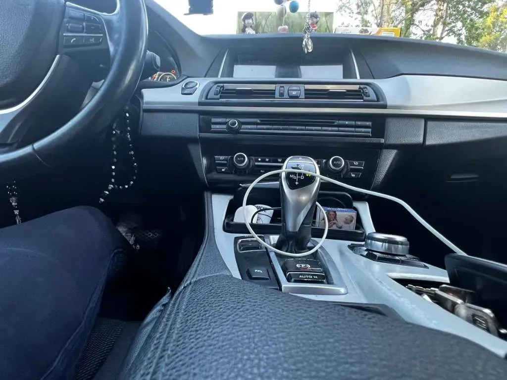 BMW 5 Series 2012 photo 3