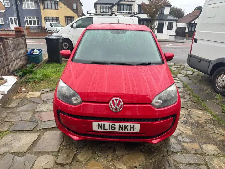 Volkswagen Up 2016 photo 2