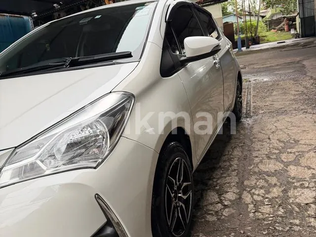 Toyota Vitz 2018 photo 4