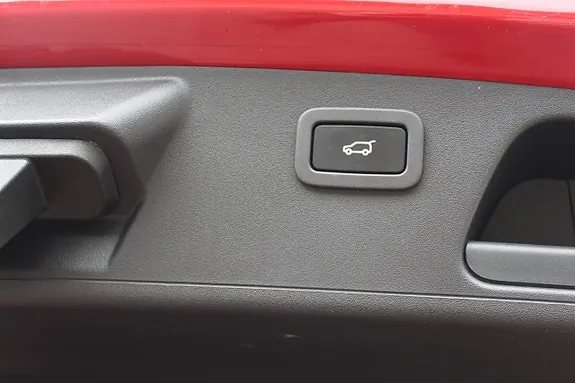 Jaguar E-Pace 2018 photo 4
