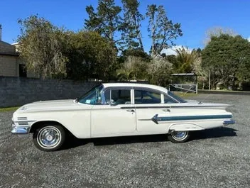 Chevrolet Impala 1960 photo 4