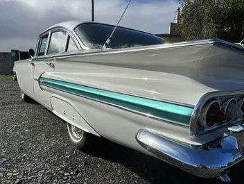 Chevrolet Impala 1960 photo 2