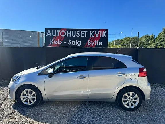 Kia Rio 2015 photo 2