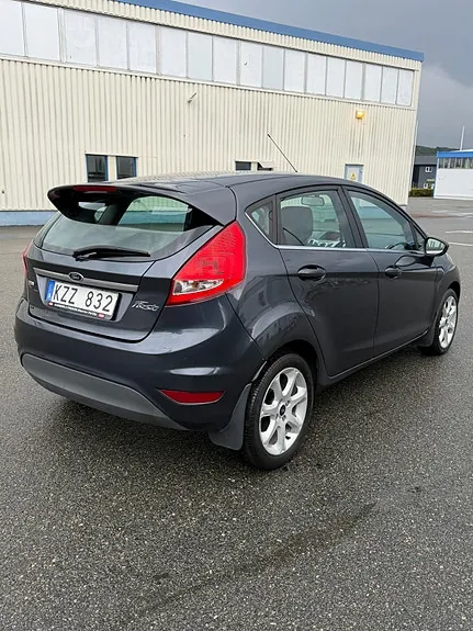 Ford Fiesta 2011 photo 3