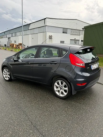 Ford Fiesta 2011 photo 4