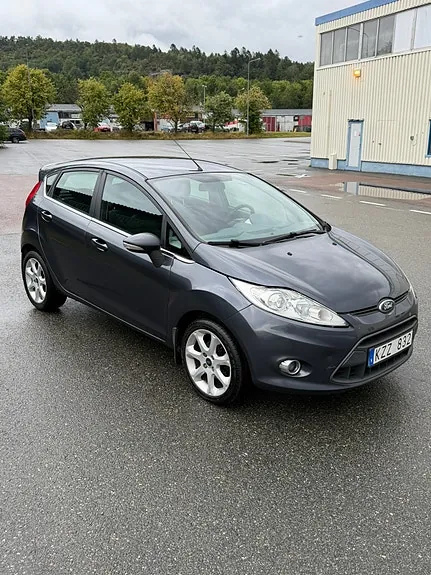 Ford Fiesta 2011 photo 2