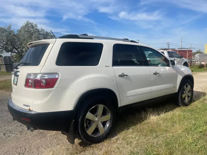 GMC Acadia 2010 photo 3