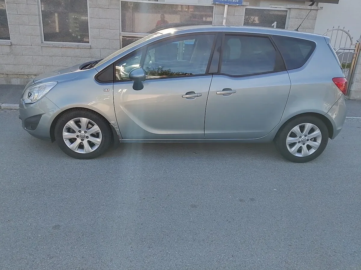 Opel Meriva 2011 photo 2