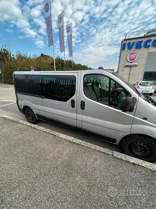 Opel Vivaro 2006 photo 2