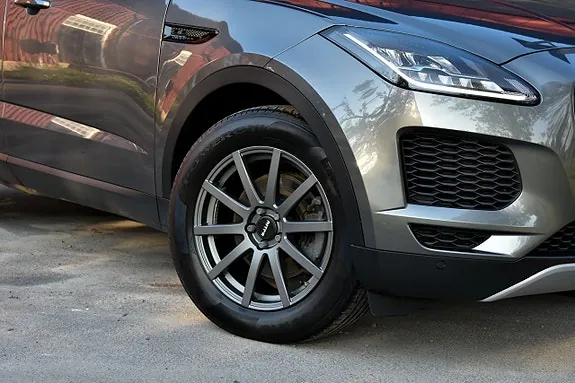 Jaguar E-Pace 2019 photo 4