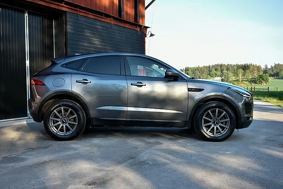 Jaguar E-Pace 2019 photo 3