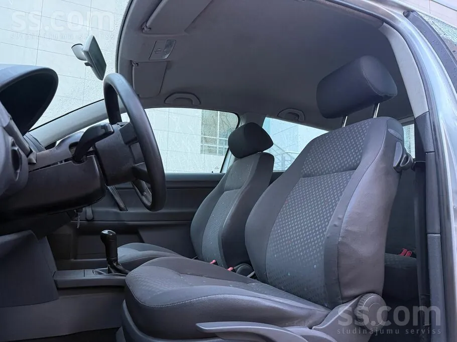 Volkswagen Polo 2003 photo 4