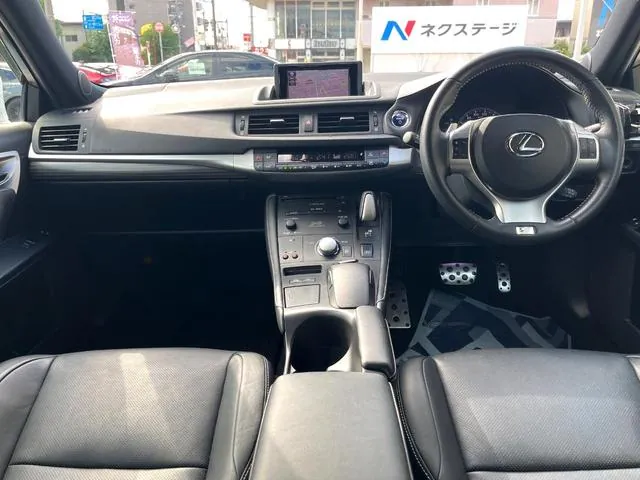 Toyota Ct200H 2012 photo 2