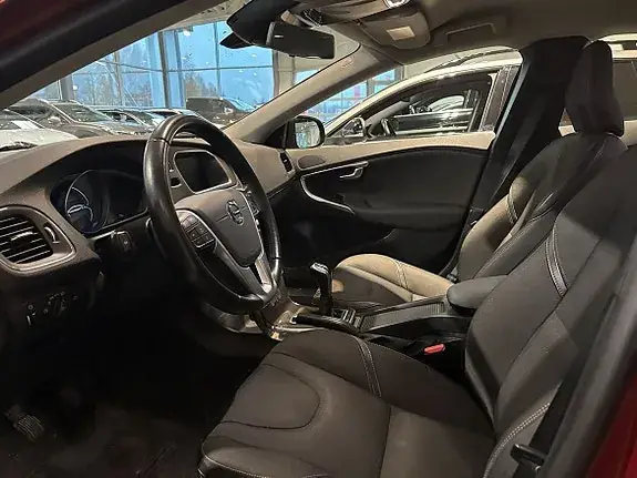 Volvo V40 Cross Country 2017 photo 2