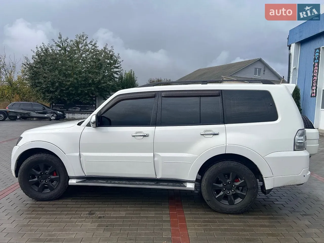 Mitsubishi Pajero 2010 photo 2