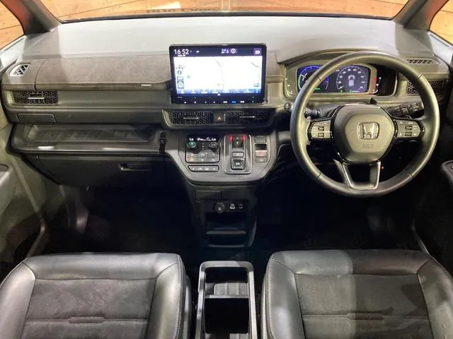 Honda Step Wagon 2023 photo 2