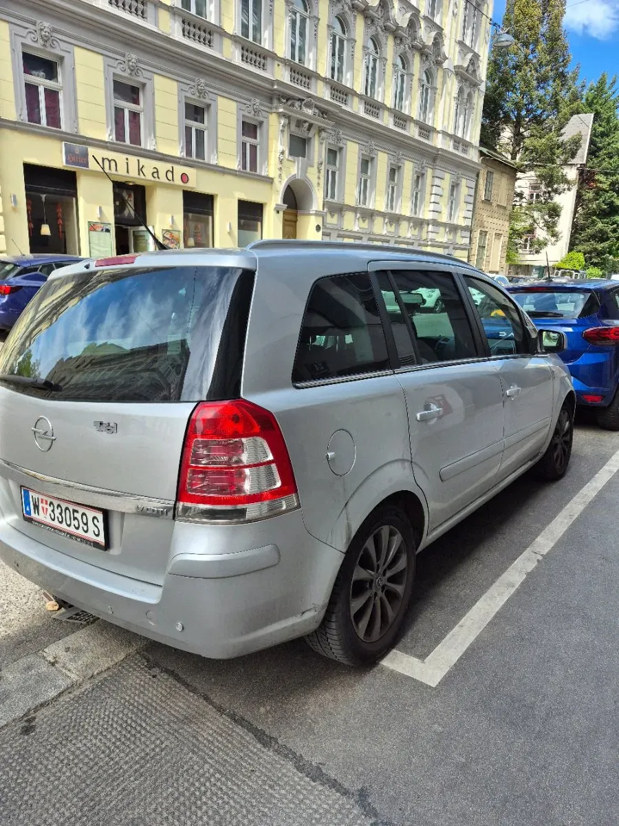 Opel Zafira 2010 photo 2