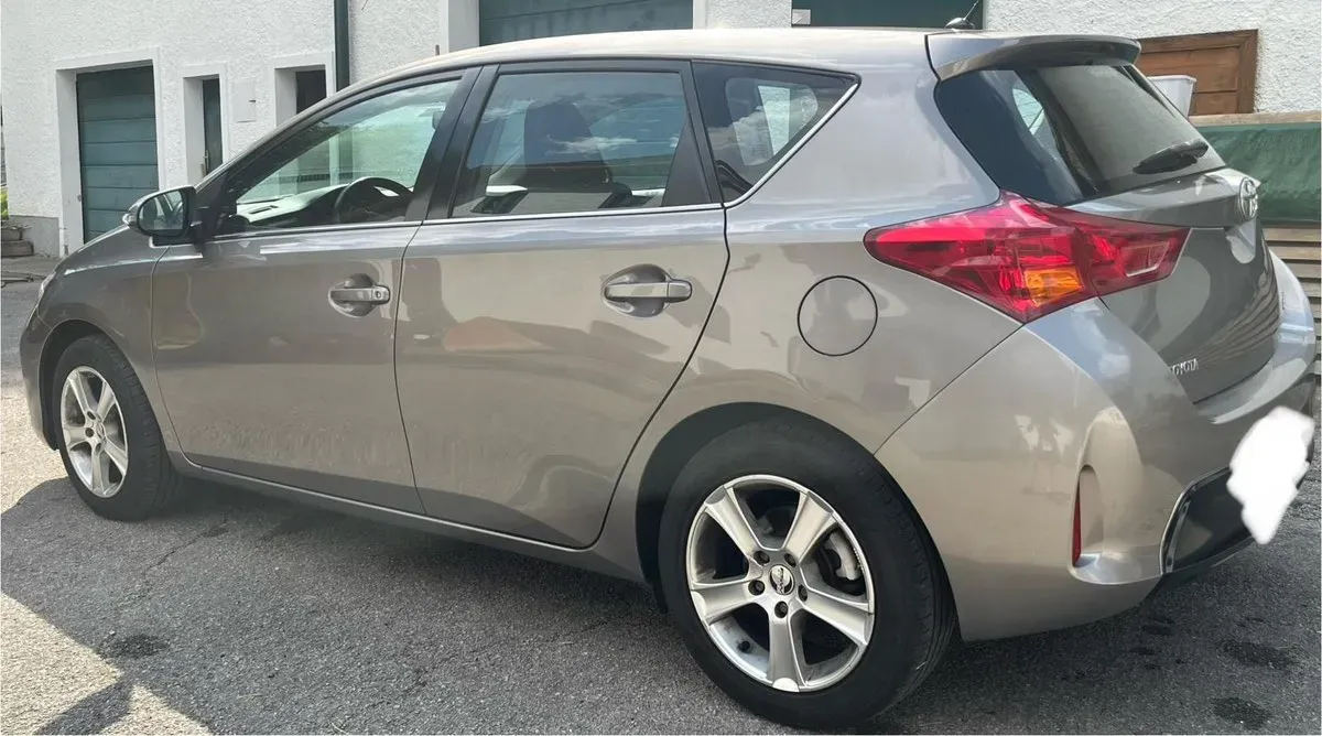 Toyota Auris 2013 photo 2