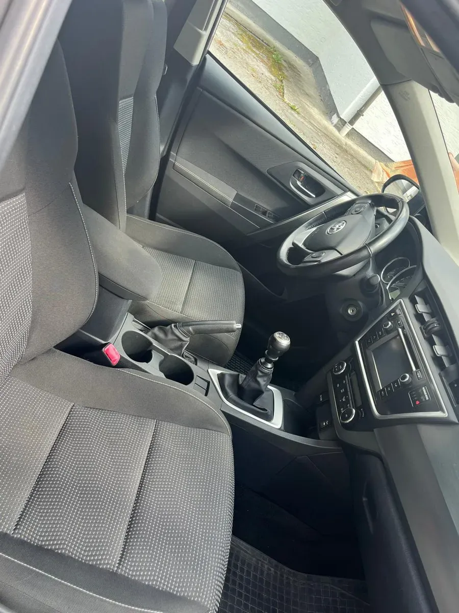 Toyota Auris 2013 photo 3