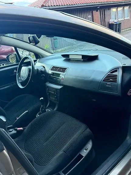 Citroen C4 2010 photo 5