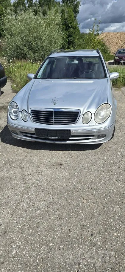 Mercedes-Benz E220 2005 photo 4