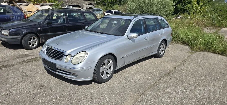 Mercedes-Benz E220 2005 photo 2