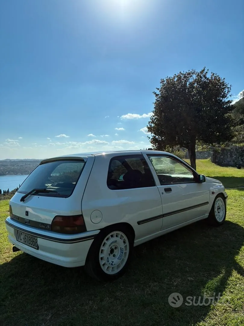Renault Clio 1992 photo 2