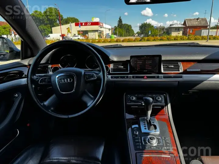 Audi A8 2009 photo 5