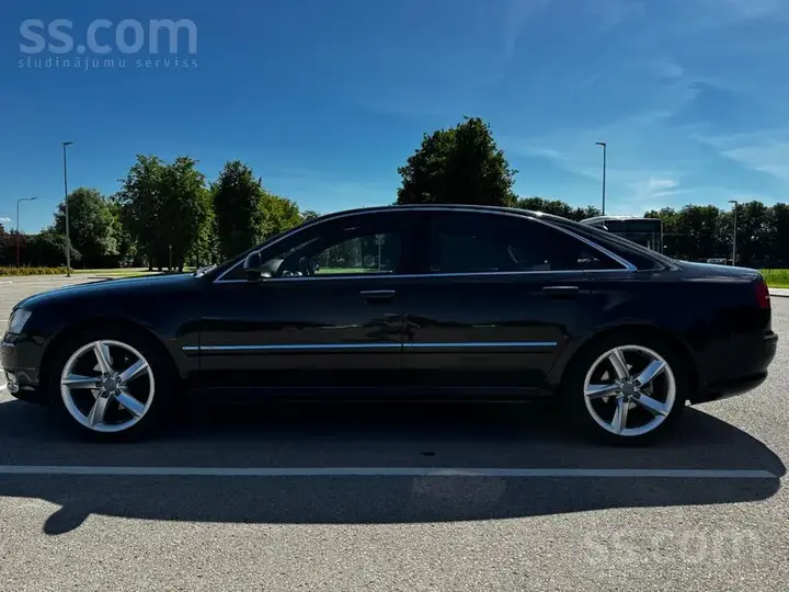 Audi A8 2009 photo 2