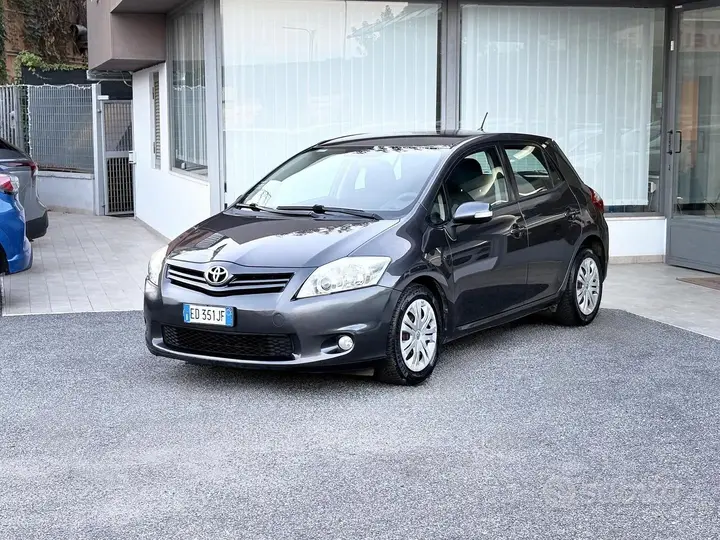 Toyota Auris 2010 photo 3
