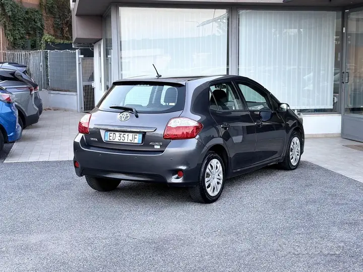 Toyota Auris 2010 photo 5