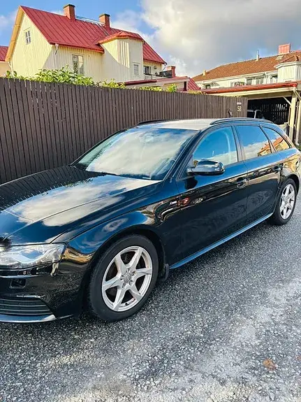 Audi A4 2010 photo 2
