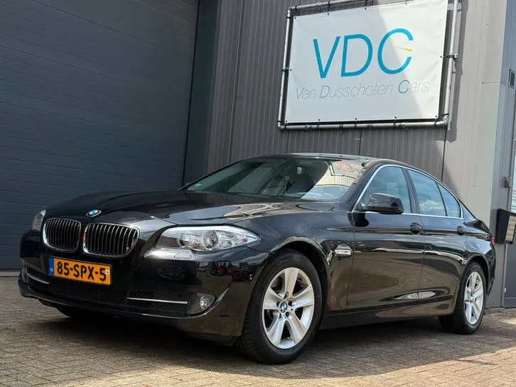 BMW 5 Series 2011 photo 2