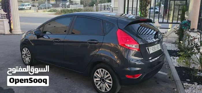 Ford Fiesta 2012 photo 2