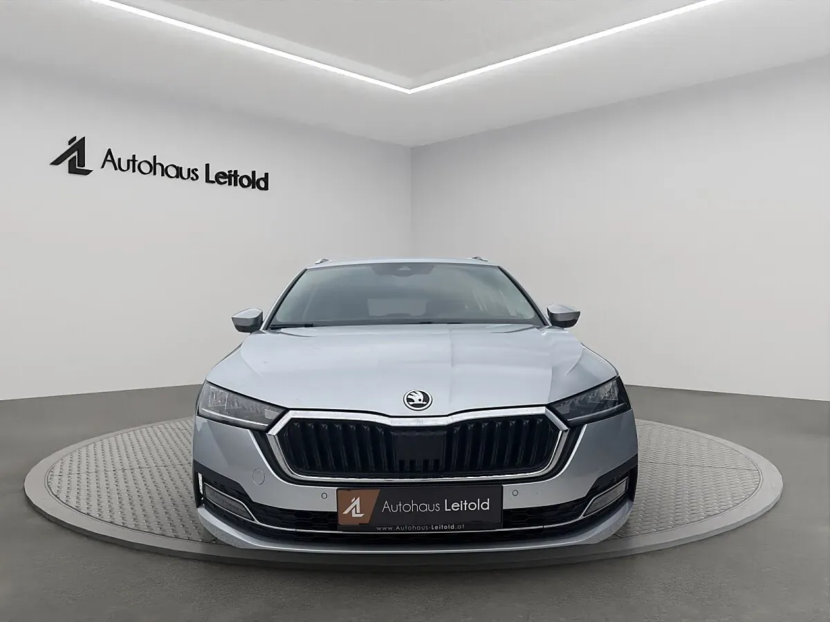 Skoda Octavia 2023 photo 2