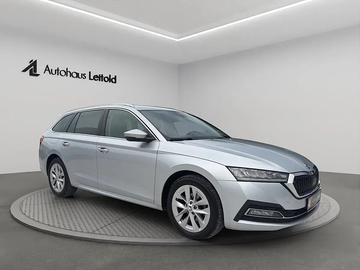 Skoda Octavia 2023 photo 3