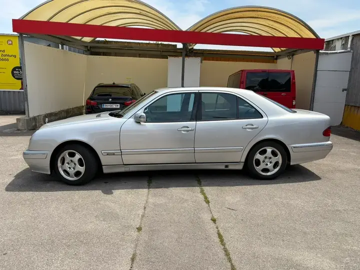 Mercedes-Benz E-Class 2001 photo 3