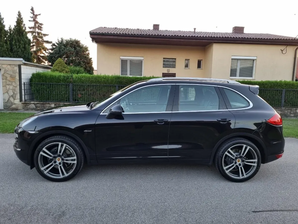 Porsche Cayenne 2013 photo 2