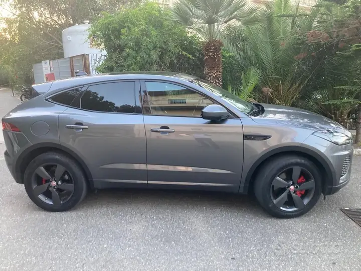 Jaguar E-Pace 2019 photo 2
