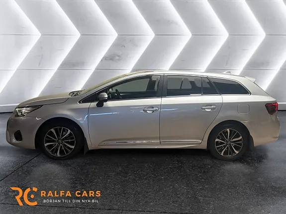 Toyota Avensis 2015 photo 3