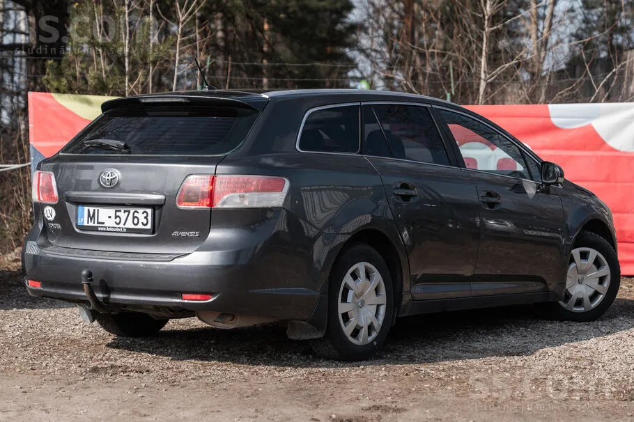 Toyota Avensis 2010 photo 3