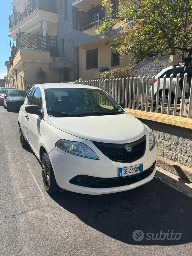 Lancia Ypsilon