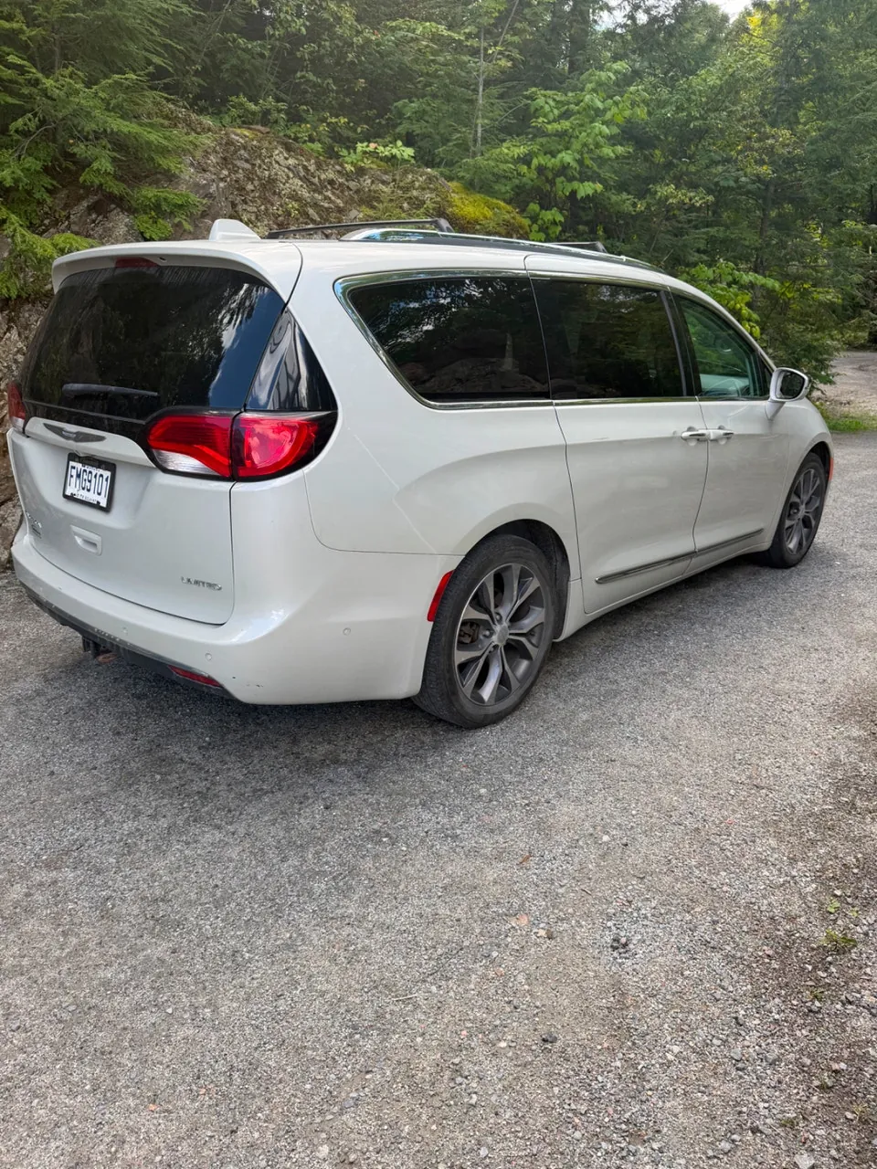 Chrysler Pacifica 2017 photo 2