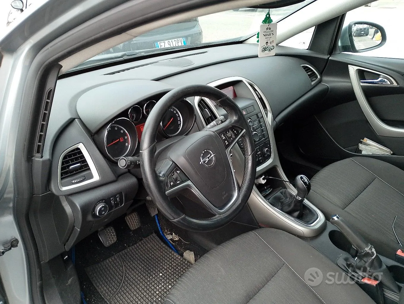Opel Astra 2011 photo 3