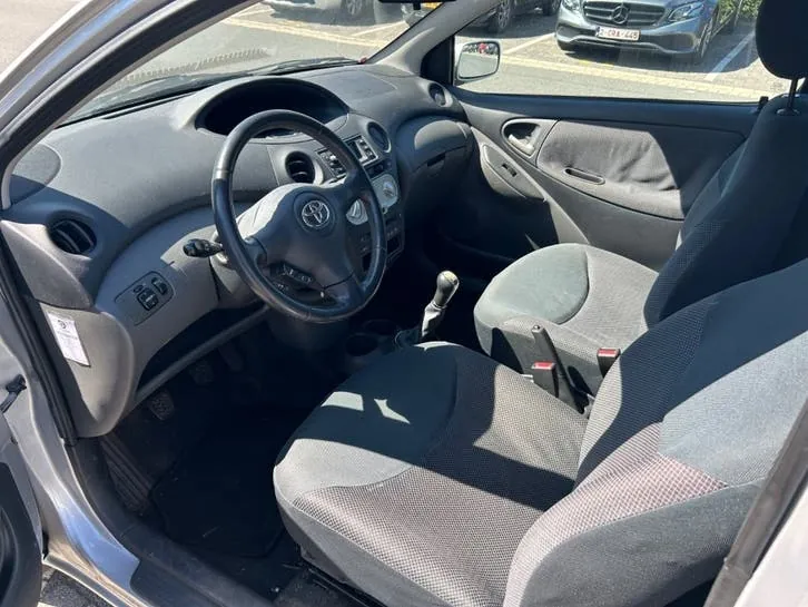 Toyota Yaris 2003 photo 2