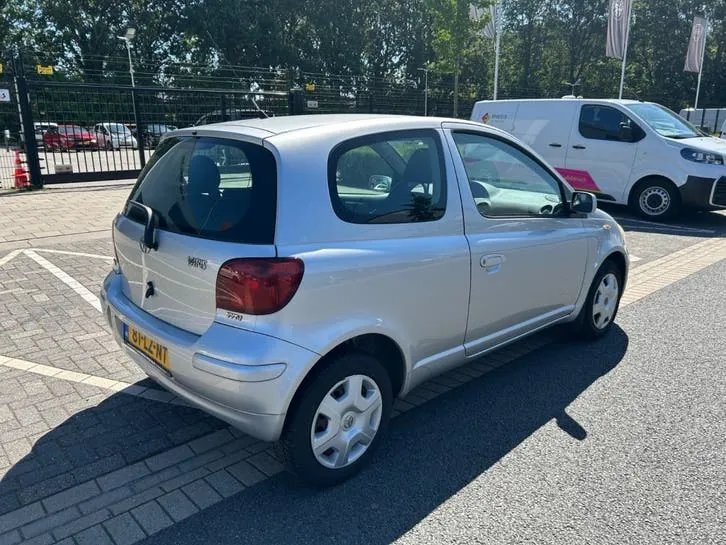 Toyota Yaris 2003 photo 3