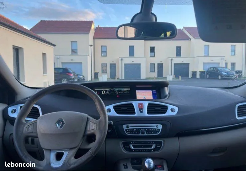 Renault Grand Scenic 2011 photo 3