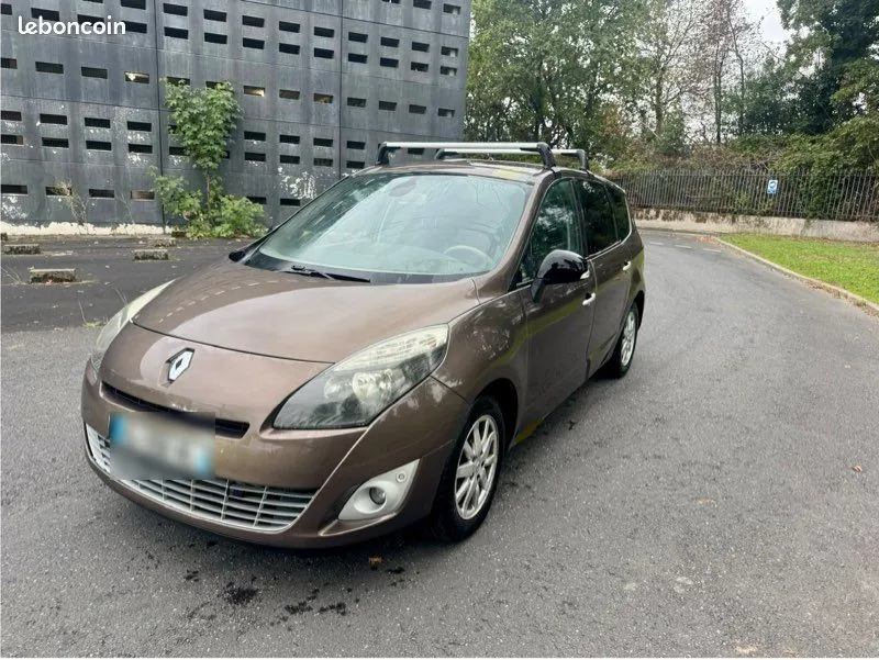 Renault Grand Scenic 2011 photo 2
