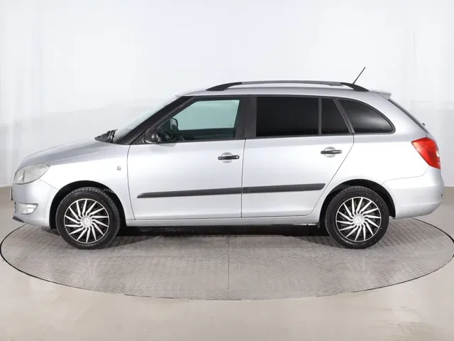 Skoda Fabia Combi 2014 photo 2