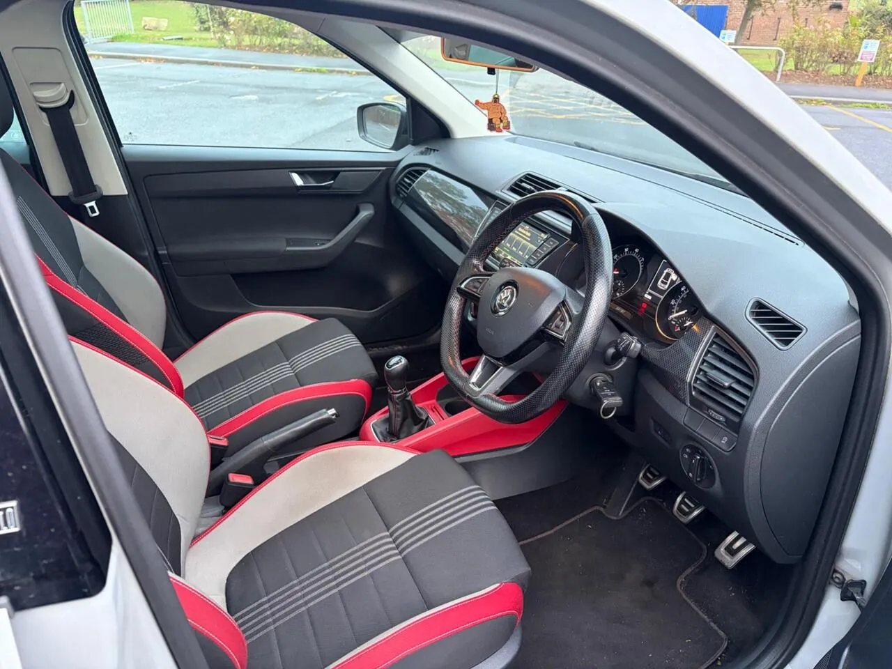 Skoda Fabia 2015 photo 5